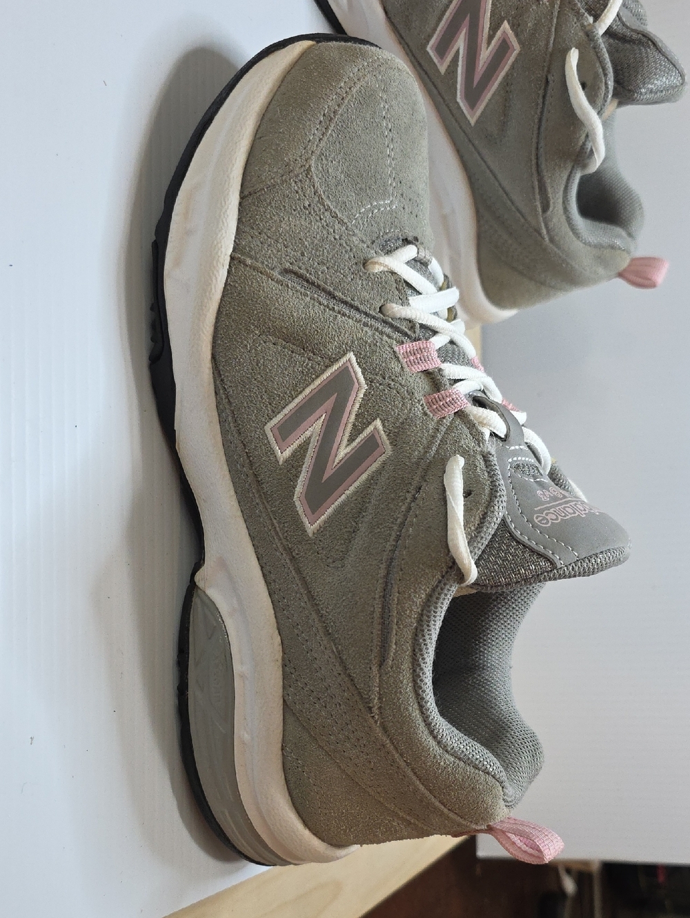 New Balance 608v3  Women's Grey & Pink Size 10 Casual Sneakers No Box